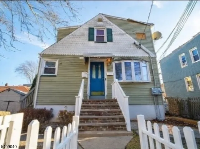 $2,700 | 832 East Henry Street, Unit 1, Linden, NJ 07036