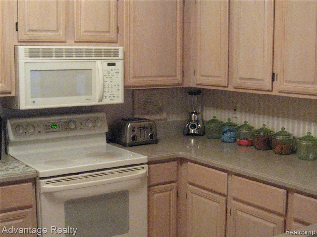70290 White Tail Lane Romeo, MI 48065 - Photo 9 of 25 Kitchen.JPG