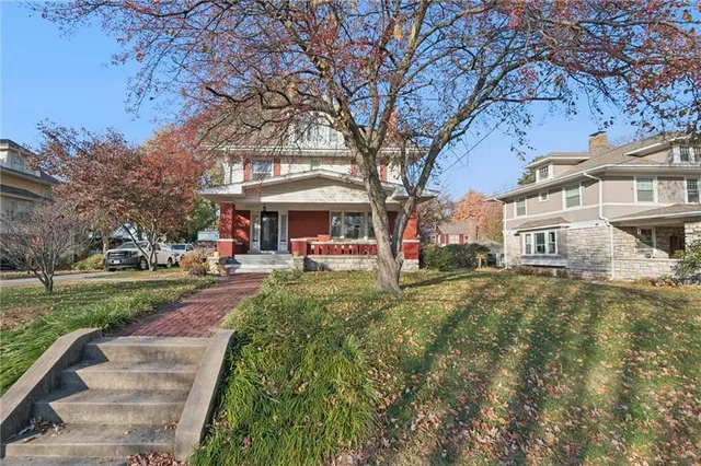$400,000 | 810 West Waldo Avenue, Independence, MO 64050