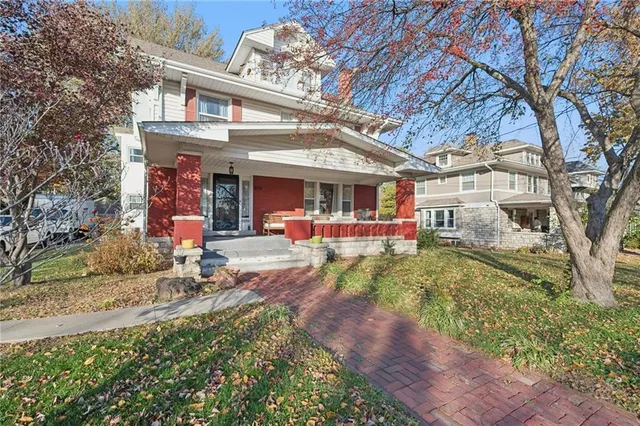 $400,000 | 810 West Waldo Avenue, Independence, MO 64050