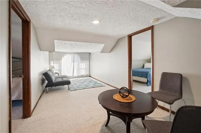 $400,000 | 810 West Waldo Avenue, Independence, MO 64050