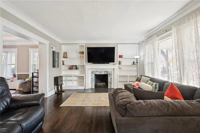 $400,000 | 810 West Waldo Avenue, Independence, MO 64050