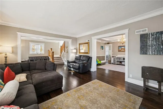 $400,000 | 810 West Waldo Avenue, Independence, MO 64050