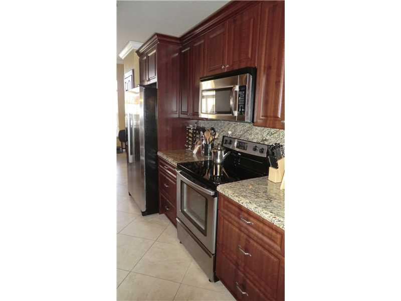 10831 La Salinas Circle Boca Raton, FL 33428 - Photo 5 of 28 Kitchen.