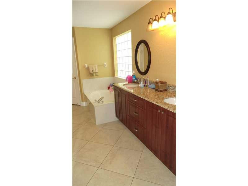 10831 La Salinas Circle Boca Raton, FL 33428 - Photo 10 of 28 Bathroom Master.