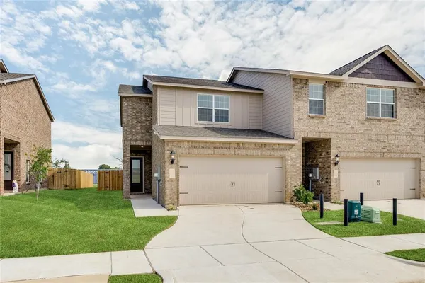 $319,900 | 736 Carson Lane, Pilot Point, TX 76258
