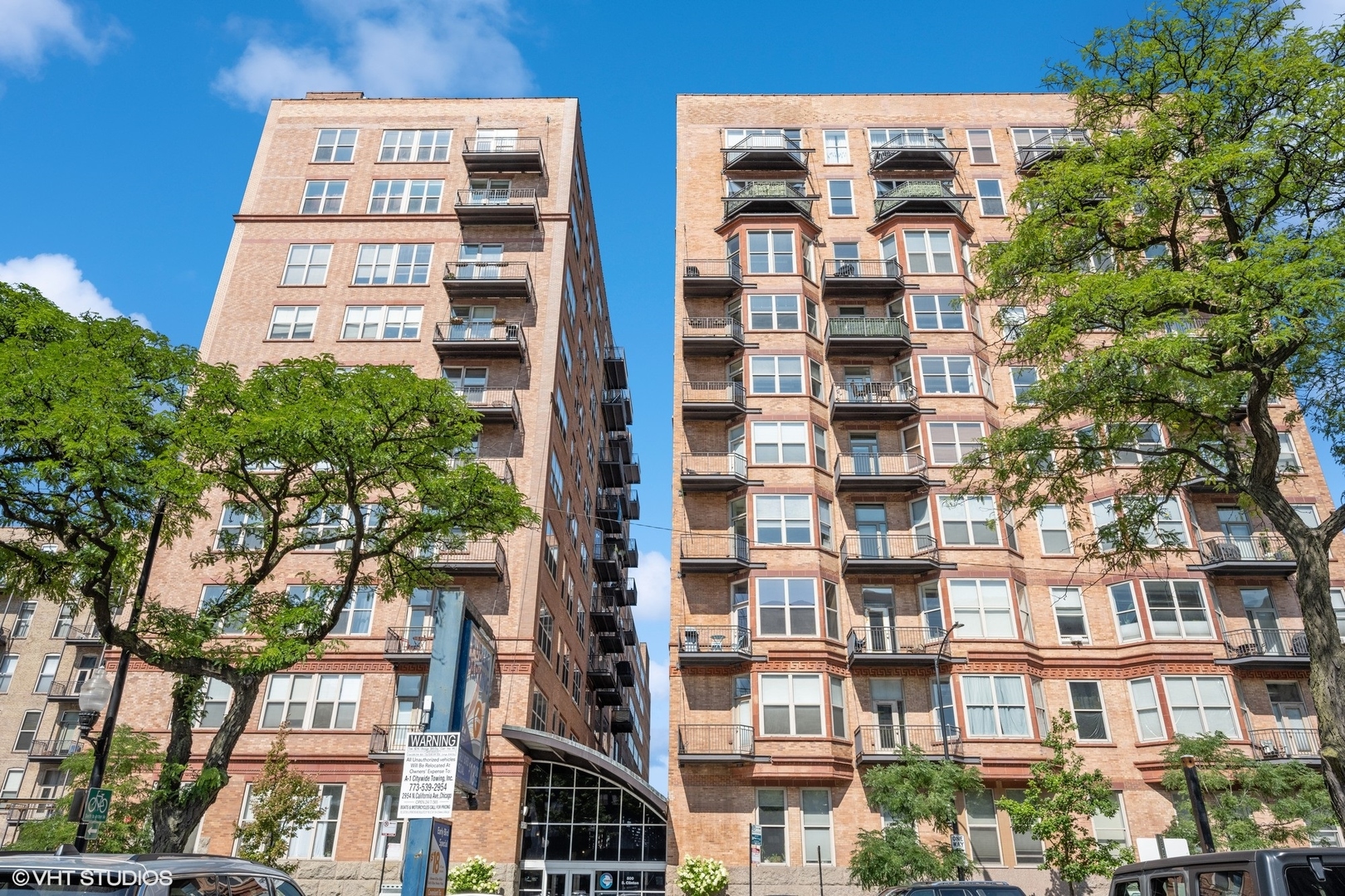 500 South Clinton Street, Unit 410 Chicago, IL 60607 - Photo 1 of 17 front view of a building