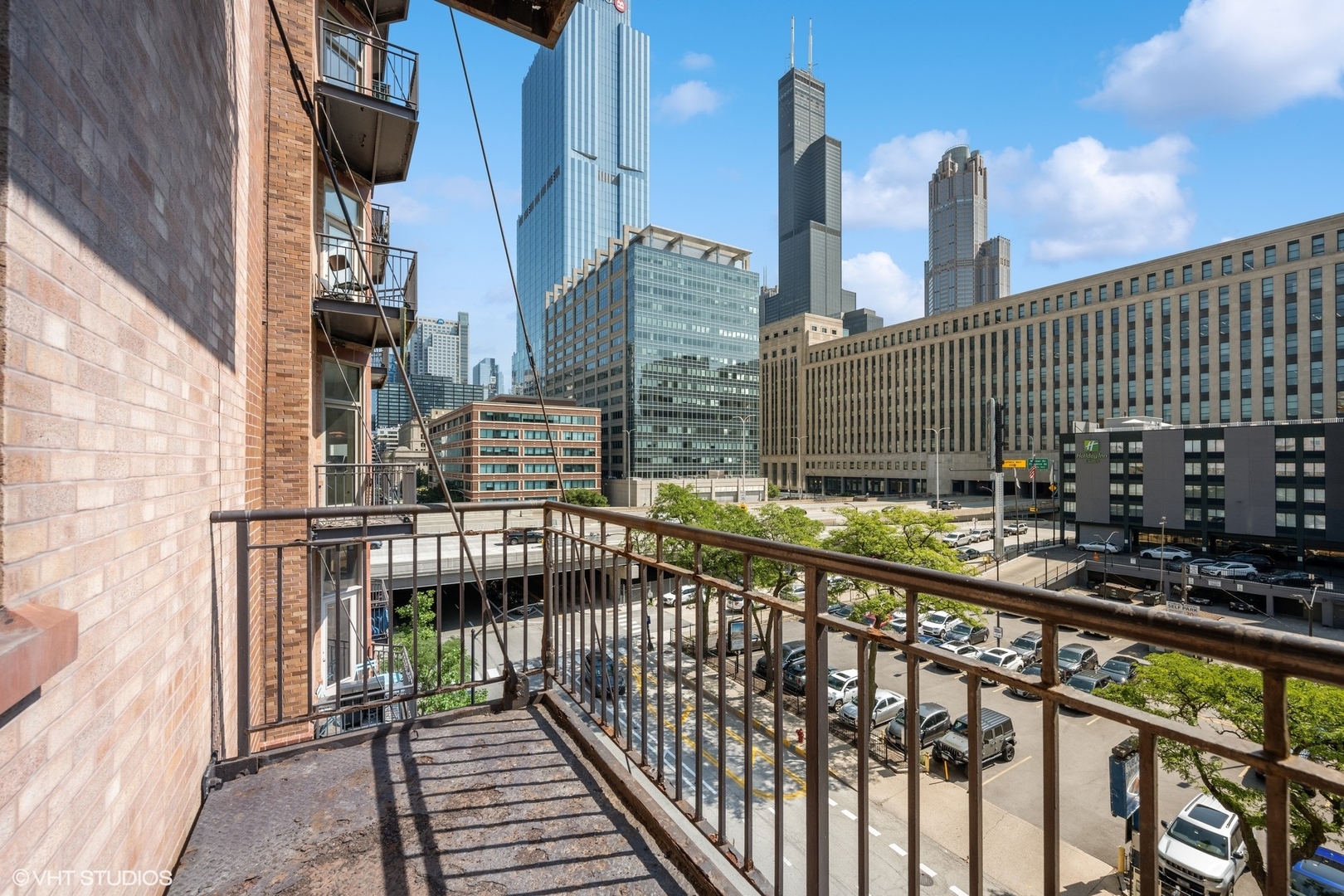 500 South Clinton Street, Unit 410 Chicago, IL 60607 - Photo 15 of 17 a view of city from a balcony
