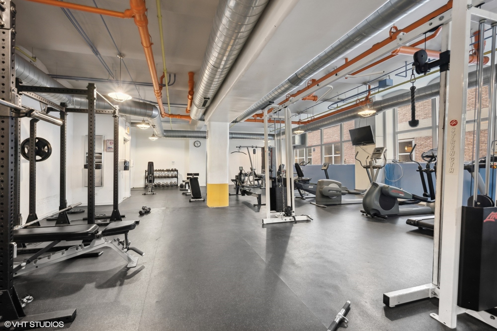 500 South Clinton Street, Unit 410 Chicago, IL 60607 - Photo 16 of 17 a view of a room with gym equipment
