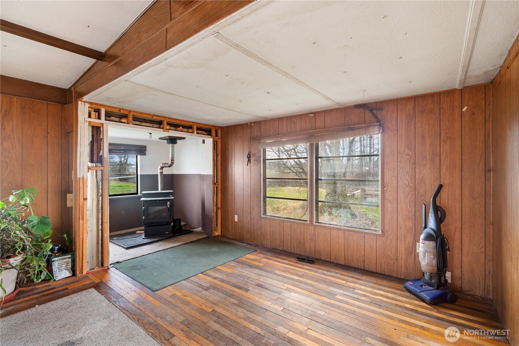 3090 Cole Road Everson, WA 98247 - Photo 6 of 22 a view of livingroom with furniture and windows
