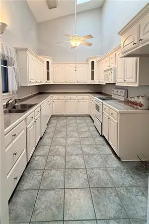 $195,000 | 330 Windermere Boulevard, Unit 330, Alexandria, LA 71303