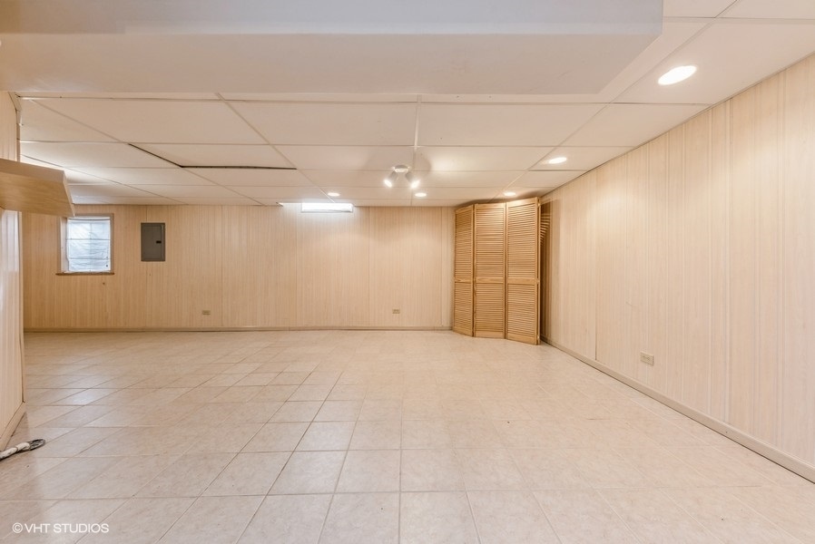 4539 Opal Drive Hoffman Estates, IL 60192 - Photo 18 of 27 a view of an empty room