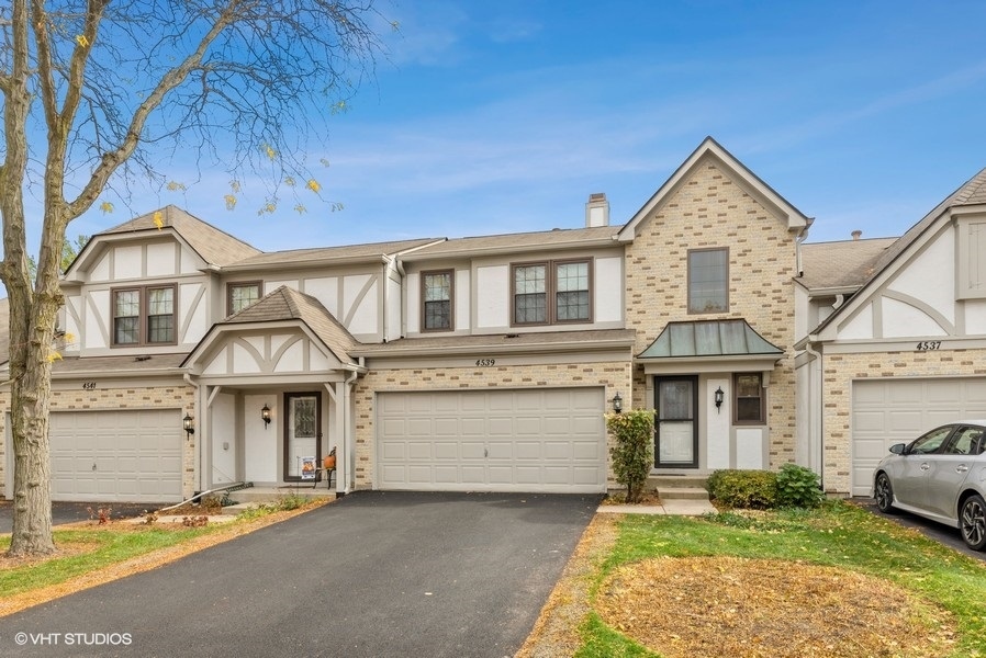 4539 Opal Drive Hoffman Estates, IL 60192 - Photo 27 of 27 front view of a house with a yard
