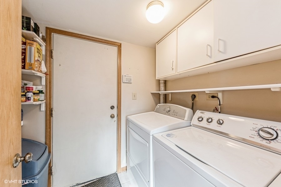4539 Opal Drive Hoffman Estates, IL 60192 - Photo 10 of 27 a utility room with dryer and washer