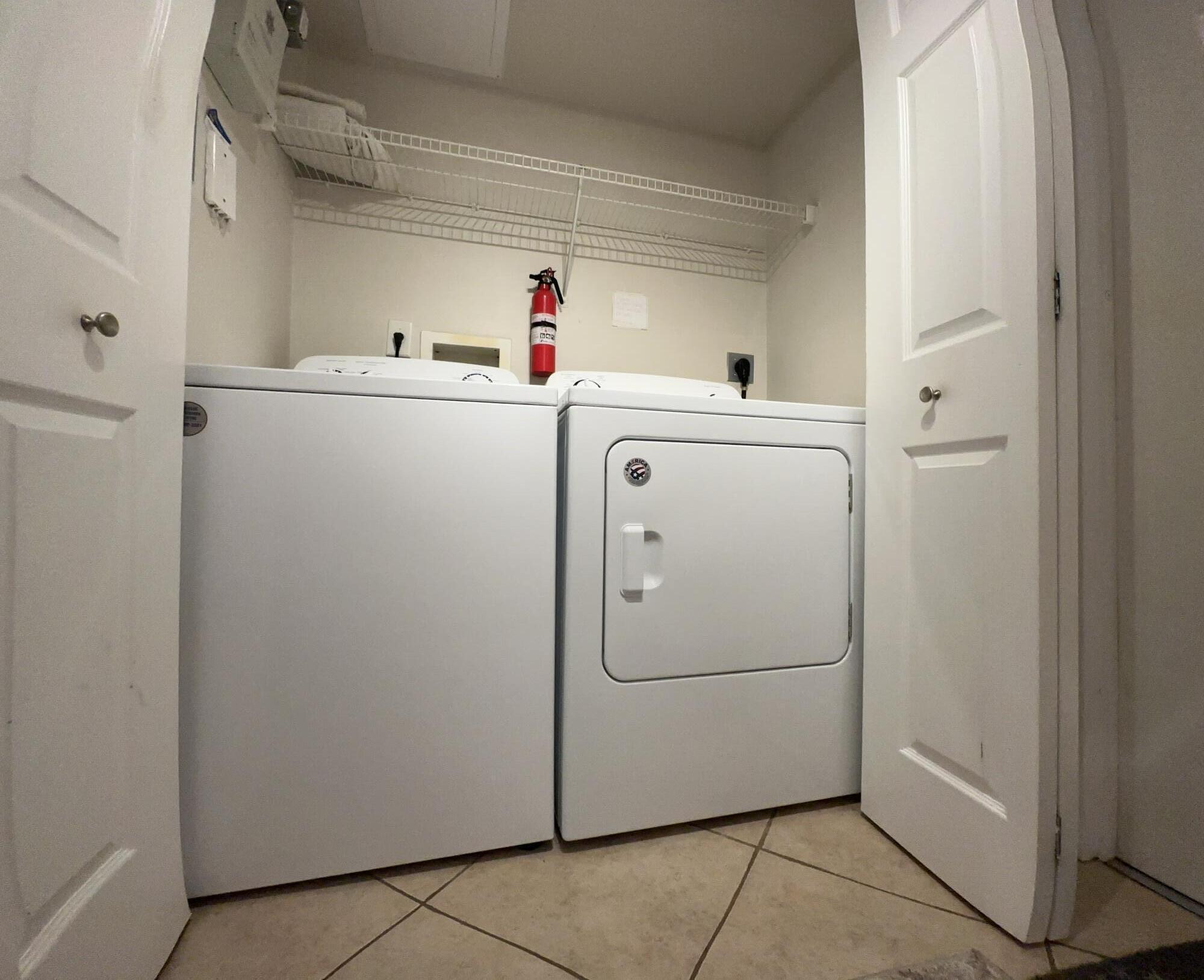 805 Villa Circle Boynton Beach, FL 33435 - Photo 7 of 21 a utility room with dryer and washer