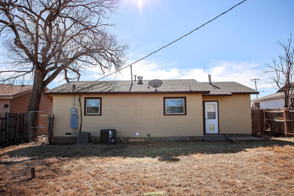 532 54th Street Lubbock, TX 79404 - Photo 18 of 19 a front view of a house with a yard