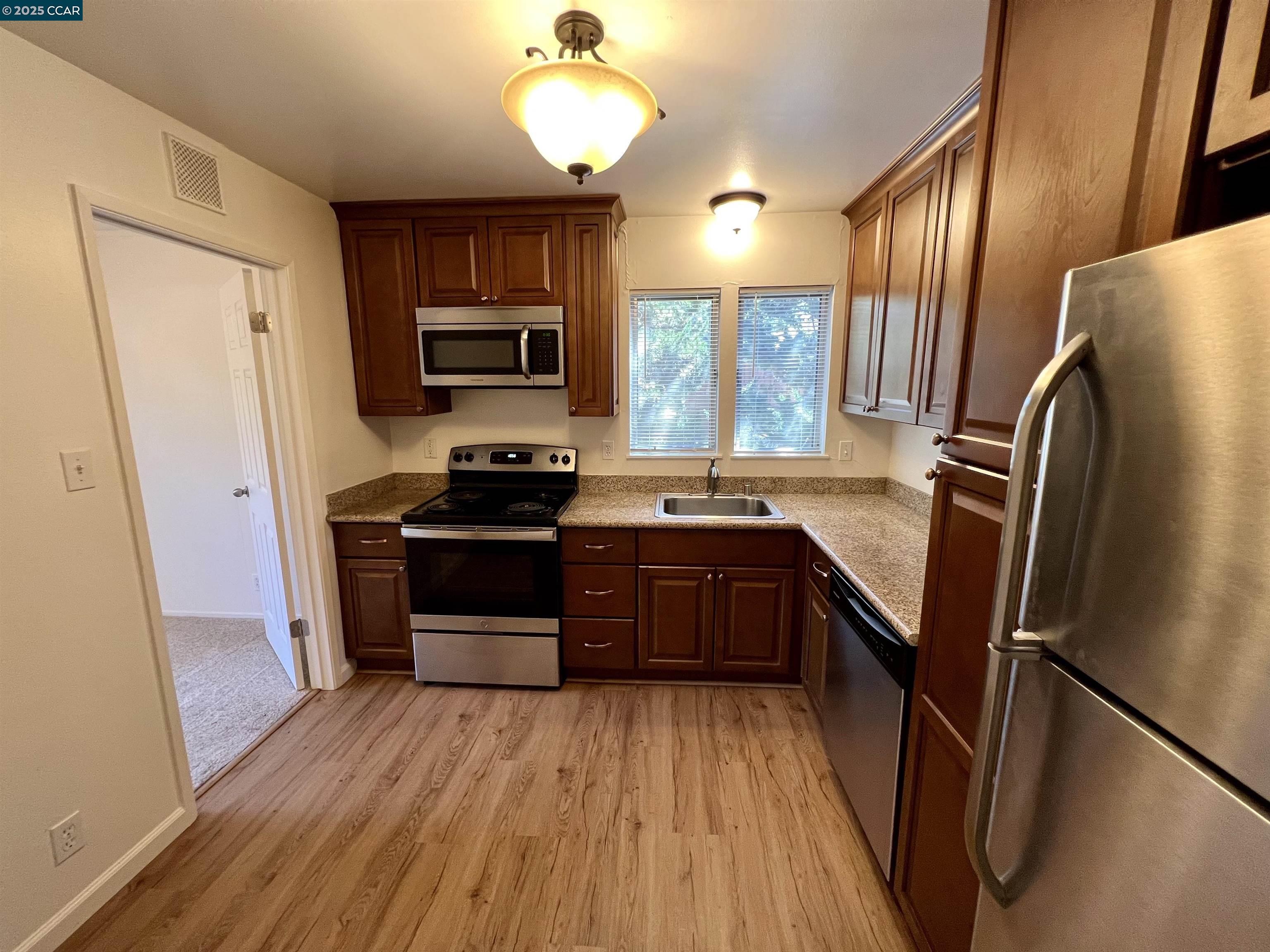 2060 Camel Lane, Unit 4 Walnut Creek, CA 94596 - Photo 6 of 26