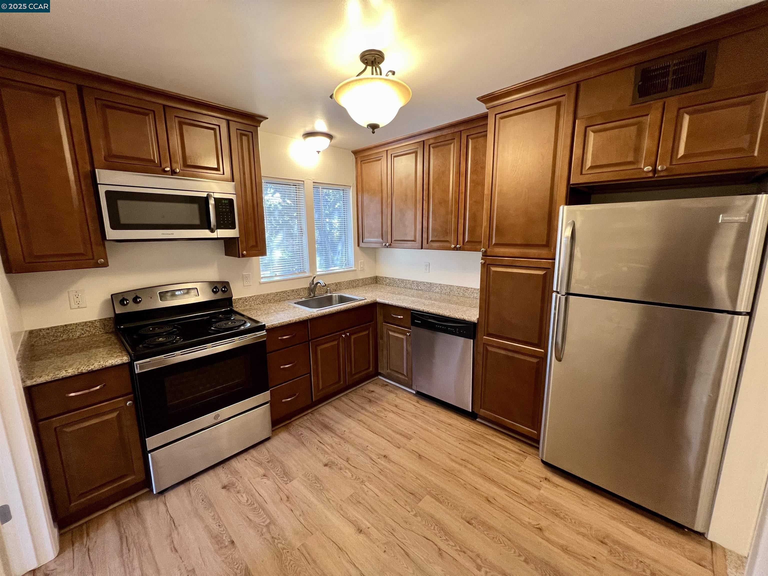 2060 Camel Lane, Unit 4 Walnut Creek, CA 94596 - Photo 8 of 26