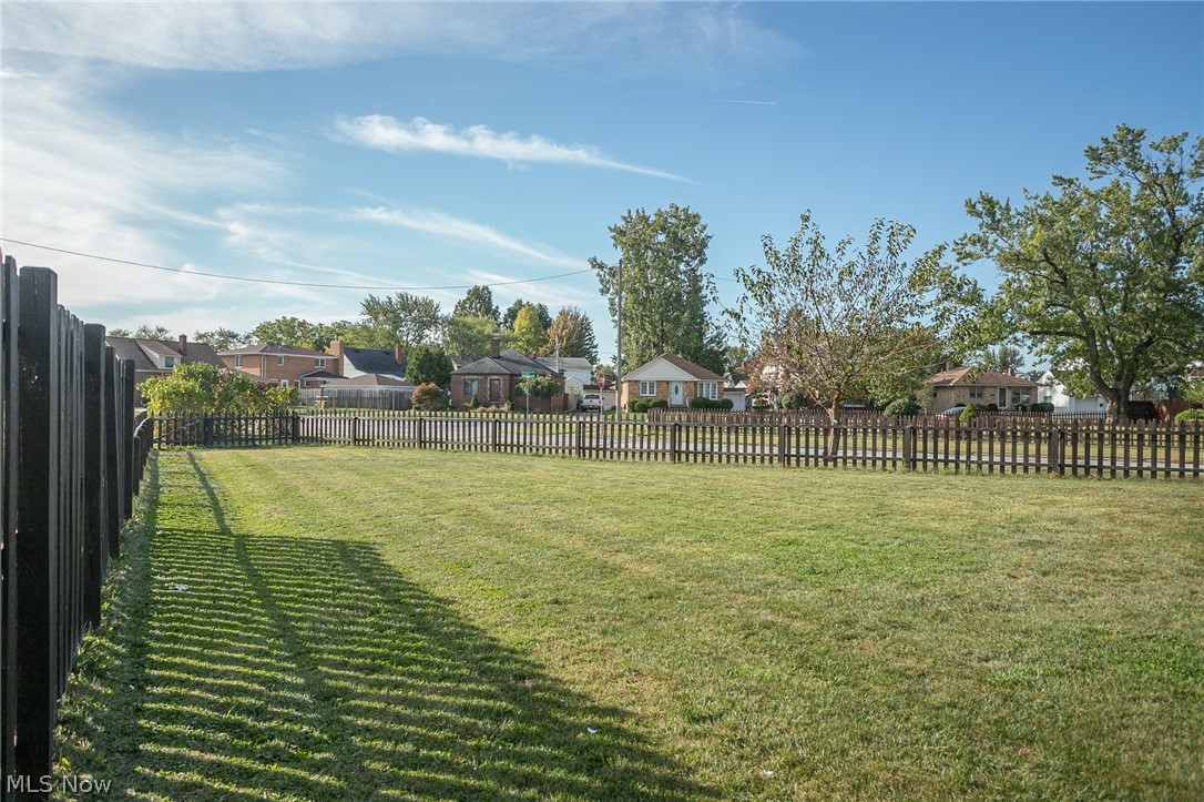 6487 Kerneywood Road Parma, OH 44129 - Photo 31 of 34 Side yard, patio view.