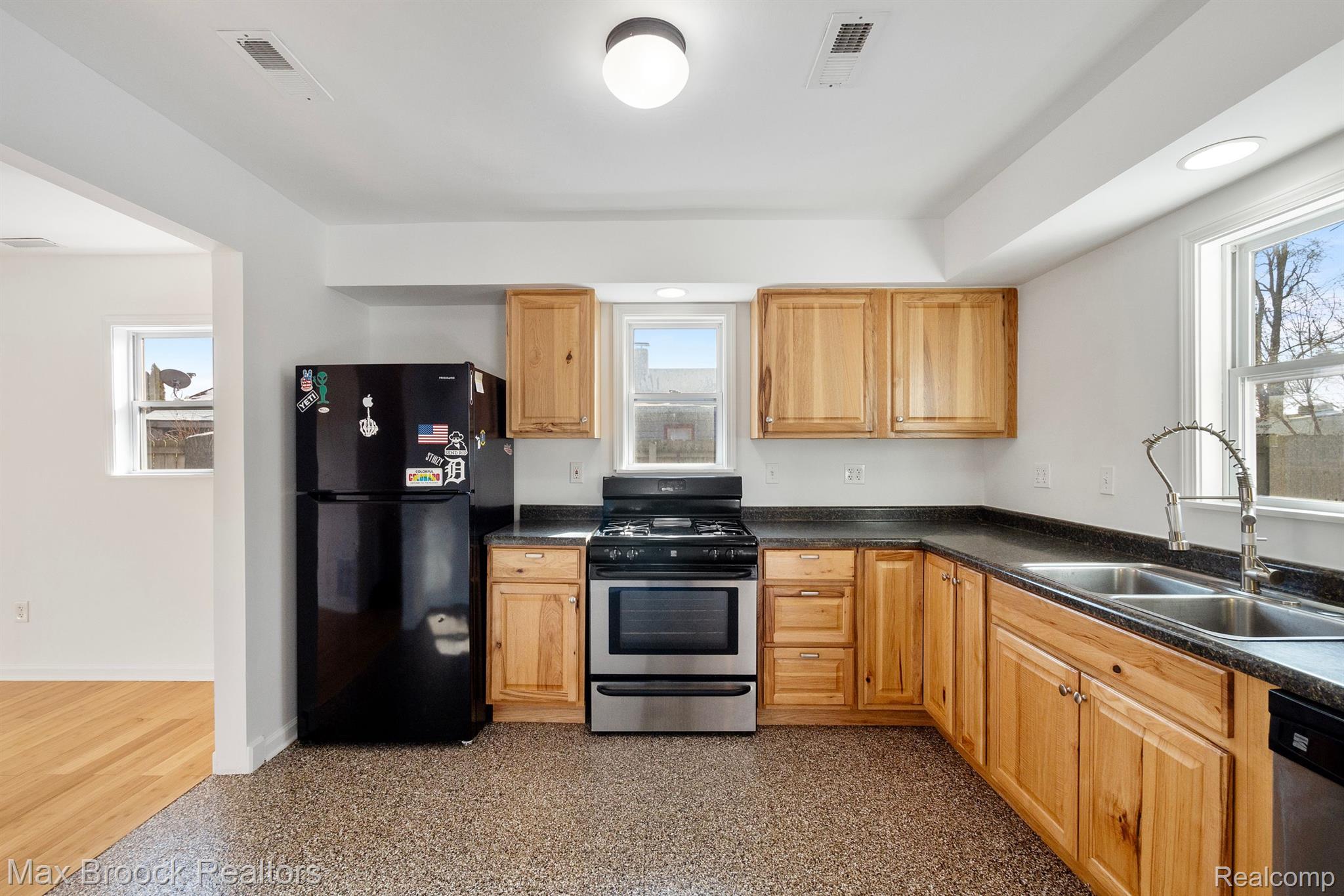 22025 Springbrook Avenue Farmington, MI 48336 - Photo 14 of 24 Gallery Image 14