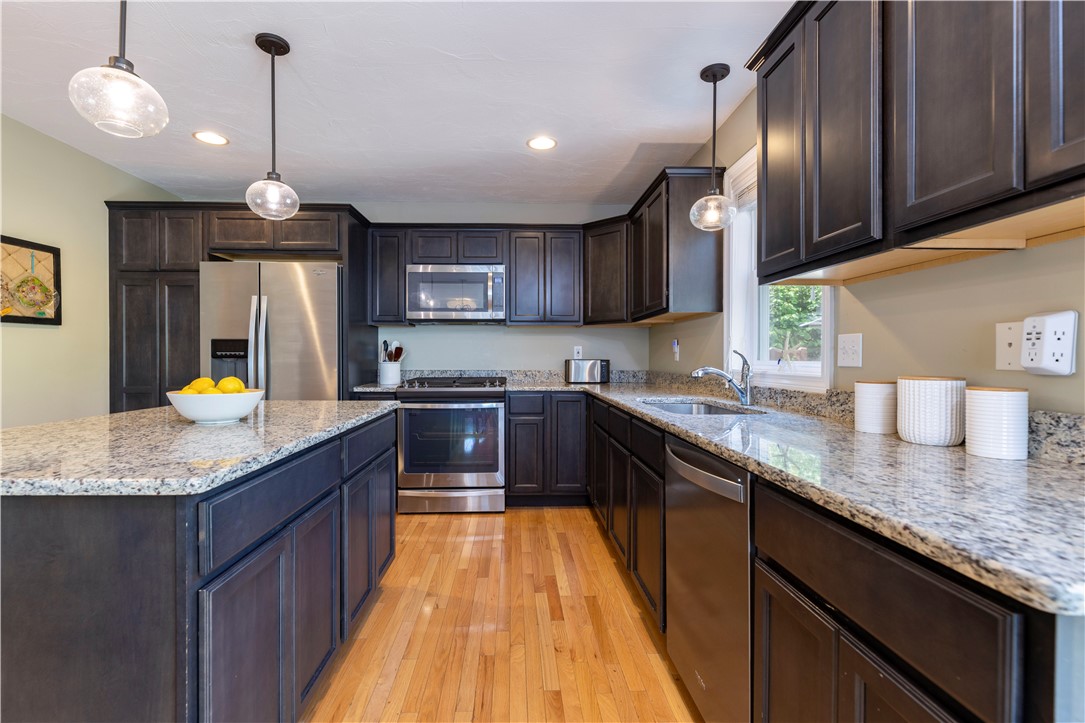 27 Coastwind Drive Westerly, RI 02891 - Photo 13 of 36