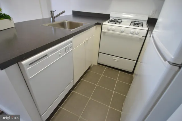 $1,995 | 2125 Walnut Street, Unit 4, Philadelphia, PA 19103