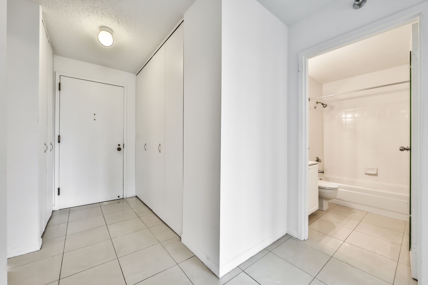 111 West Maple Street, Unit 3104 Chicago, IL 60610 - Photo 11 of 25