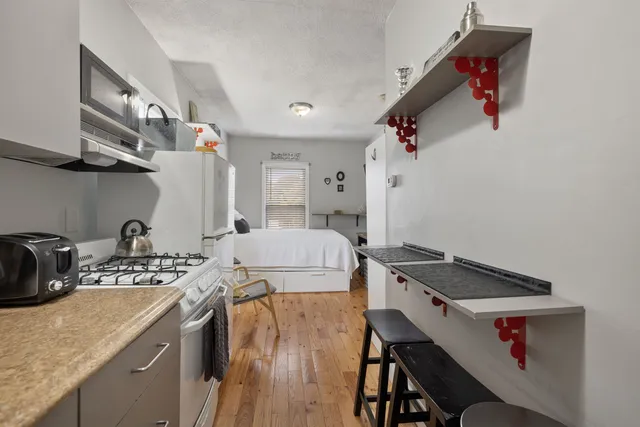 $1,799 | 792 Grove Street, Unit 5, Manchester, NH 03103