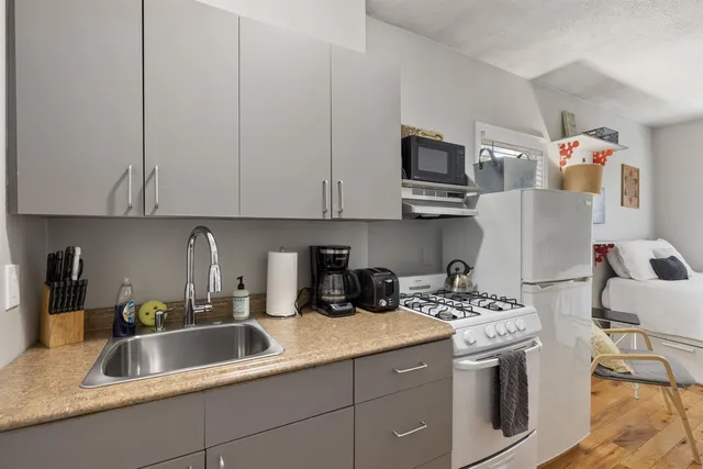 $1,799 | 792 Grove Street, Unit 5, Manchester, NH 03103