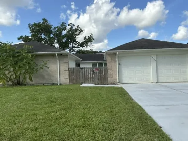 $1,895 | 16223 Barcelona Drive, Friendswood, TX 77546