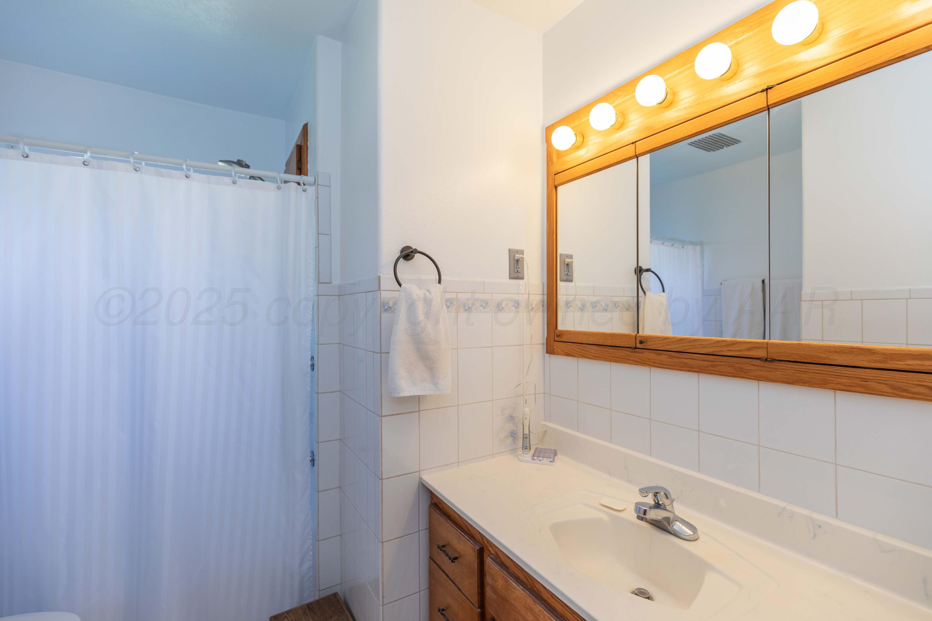 2006 South Jackson Street Amarillo, TX 79109 - Photo 11 of 38 BATHROOM 1 VIEW 2