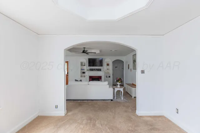 a view of livingroom with furniture