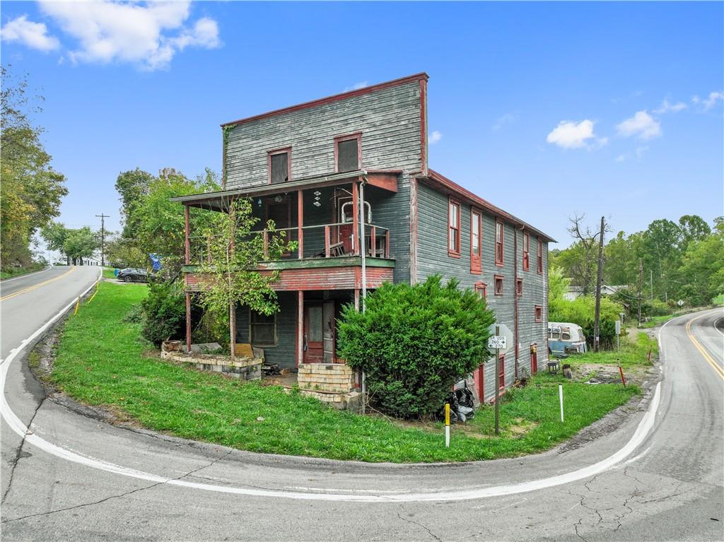 605 Lone Pine Road Washington, PA 15301 - Photo 2 of 39 a front view of a house with a yard