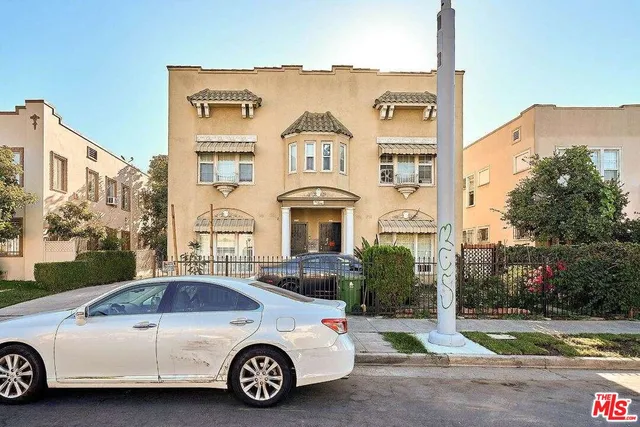 $2,399 | 1414 South Bronson Avenue, Los Angeles, CA 90019