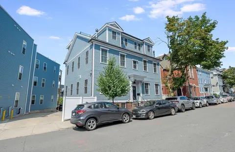 $1,329,000 | 480-482 East 4th Street, Unit 4, Boston, MA 02127