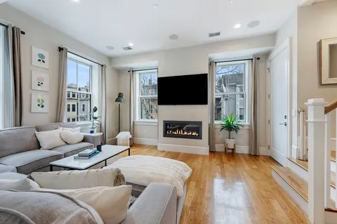$1,329,000 | 480-482 East 4th Street, Unit 4, Boston, MA 02127