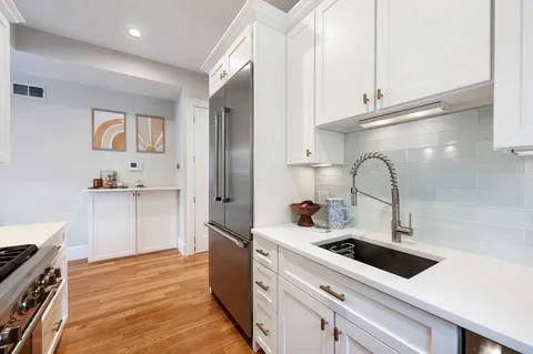 $1,329,000 | 480-482 East 4th Street, Unit 4, Boston, MA 02127