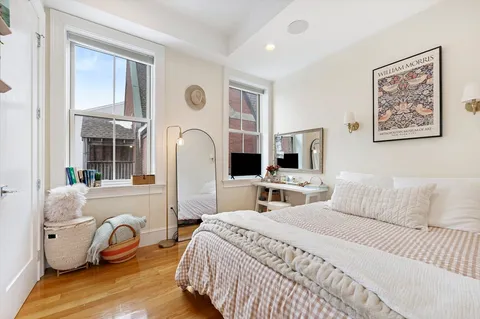 $1,329,000 | 480-482 East 4th Street, Unit 4, Boston, MA 02127