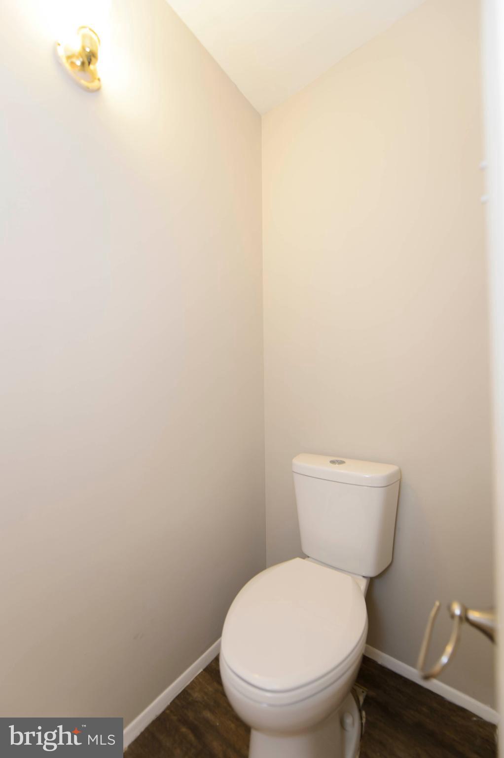 13628 Kingsman Road Woodbridge, VA 22193 - Photo 15 of 37 Master Half Bathroom