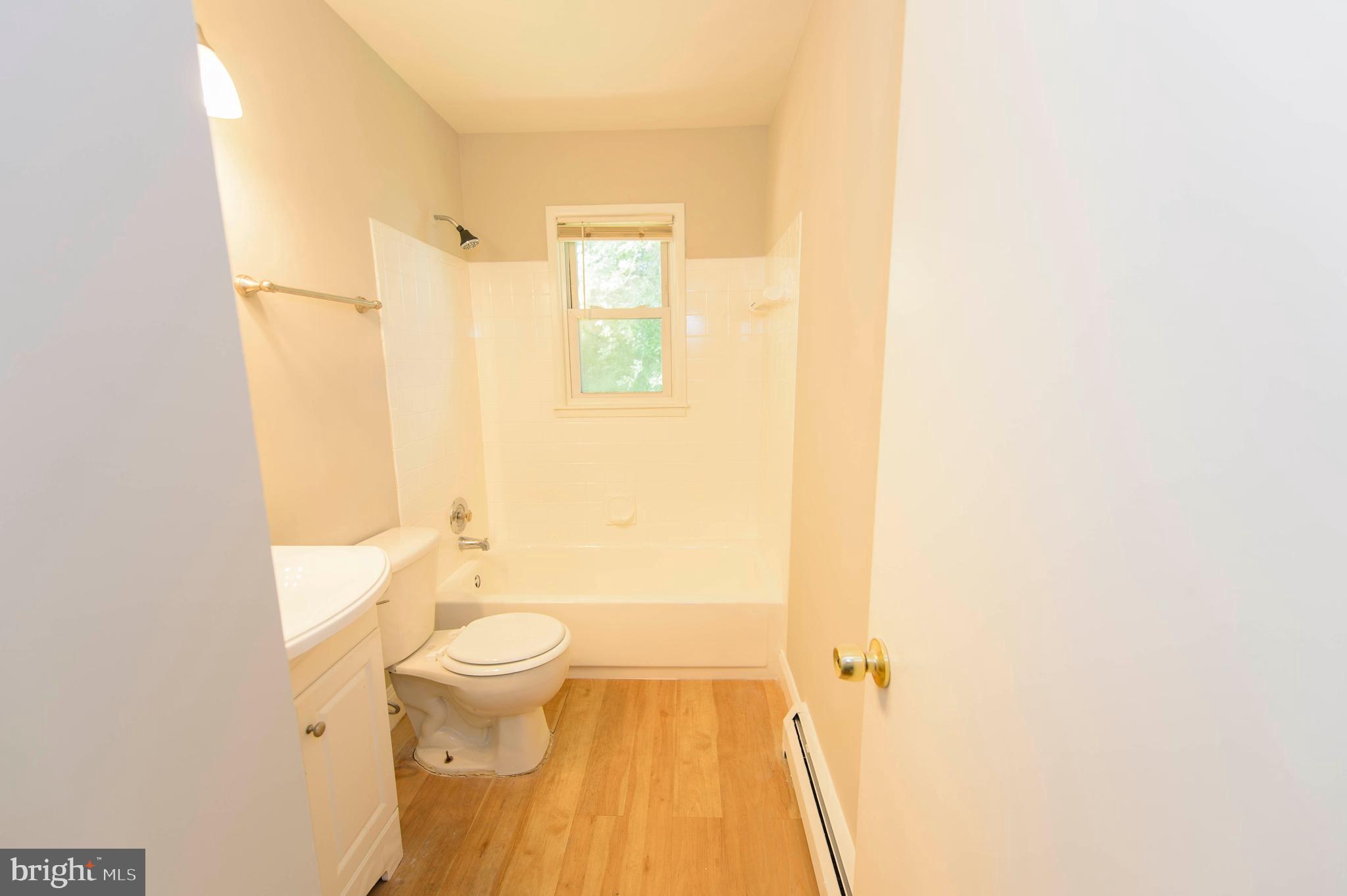 13628 Kingsman Road Woodbridge, VA 22193 - Photo 19 of 37 Bathroom 1