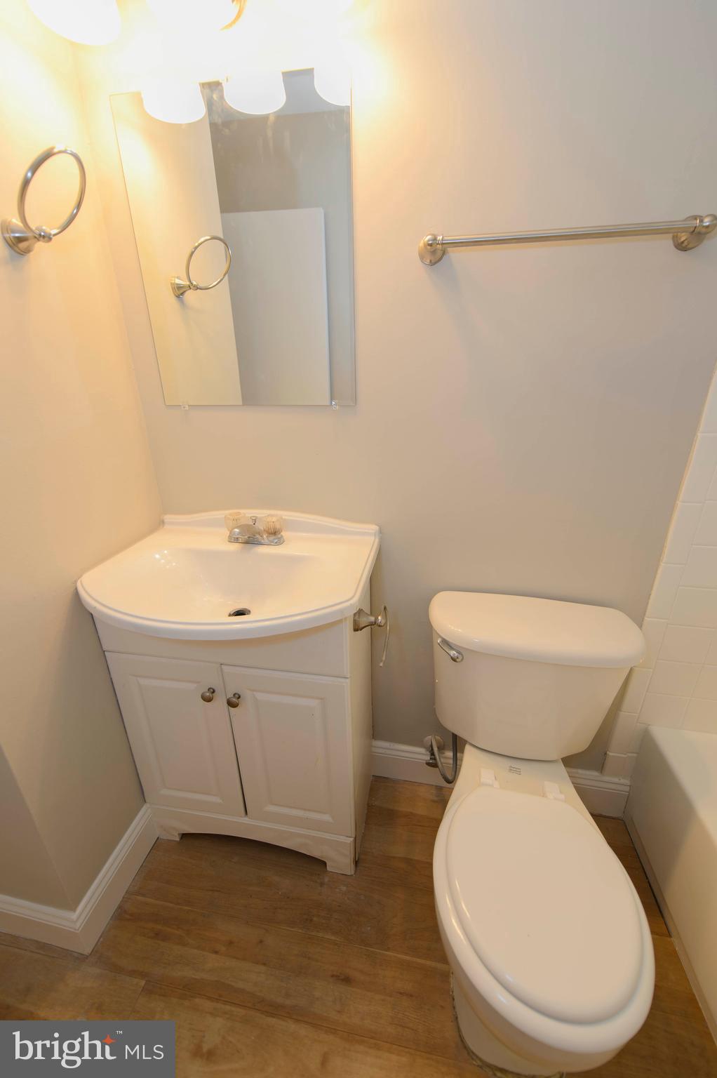 13628 Kingsman Road Woodbridge, VA 22193 - Photo 21 of 37 Bathroom 1