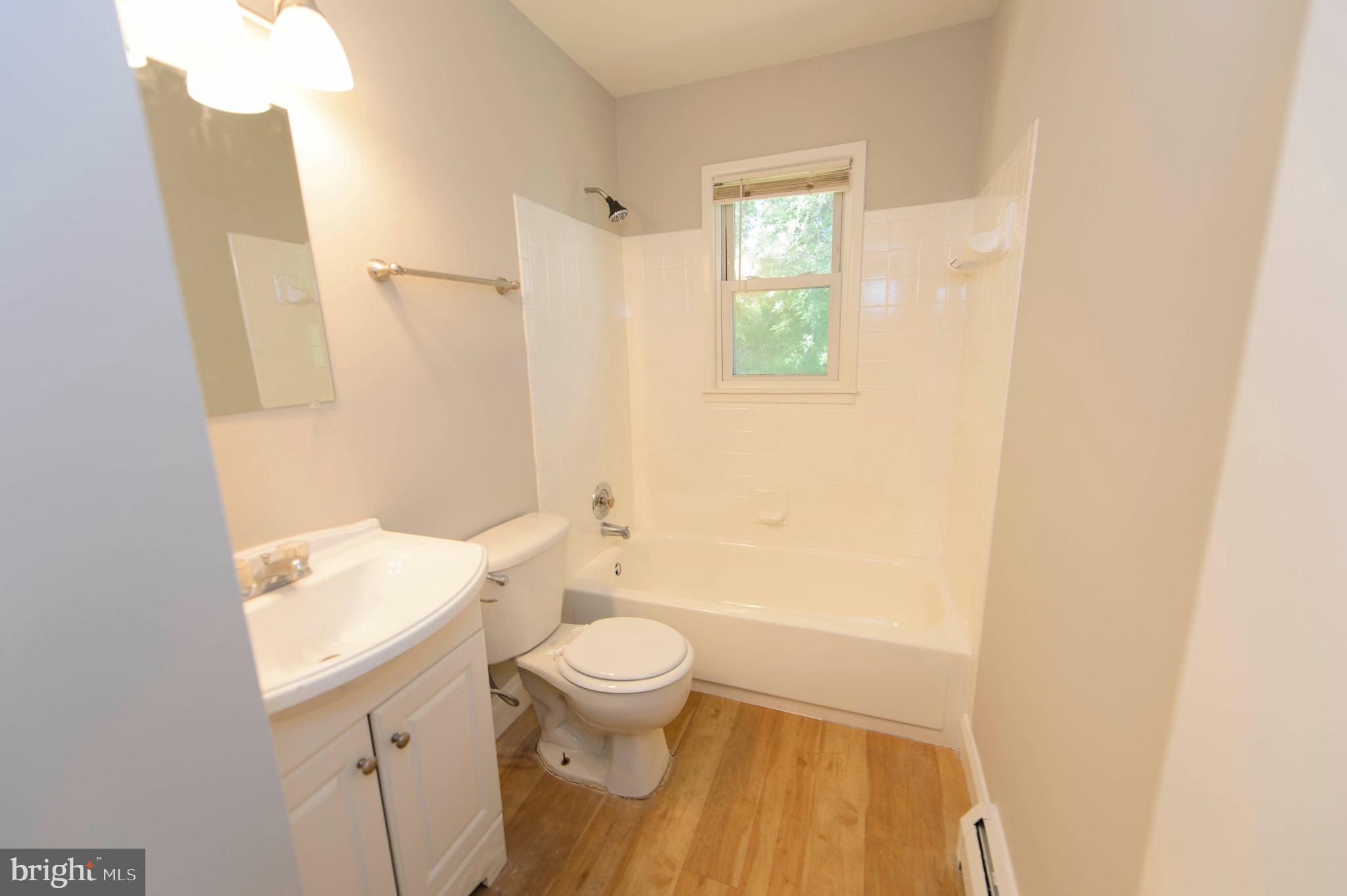 13628 Kingsman Road Woodbridge, VA 22193 - Photo 22 of 37 Bathroom 1