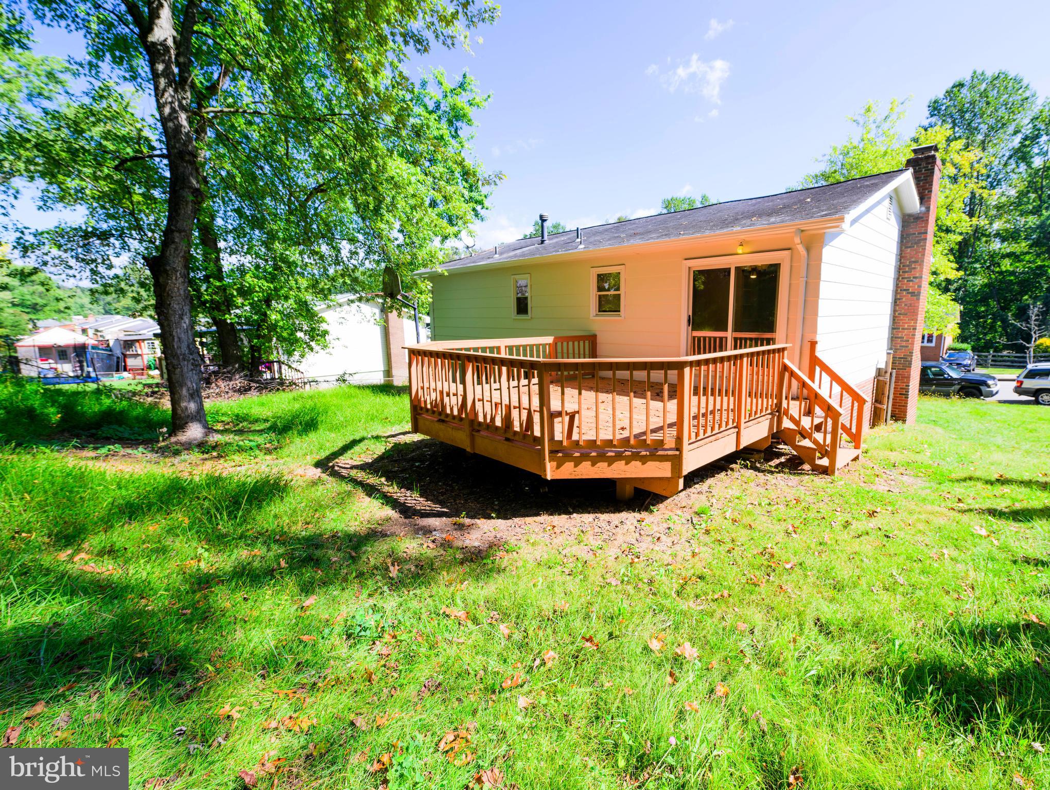13628 Kingsman Road Woodbridge, VA 22193 - Photo 34 of 37 Deck