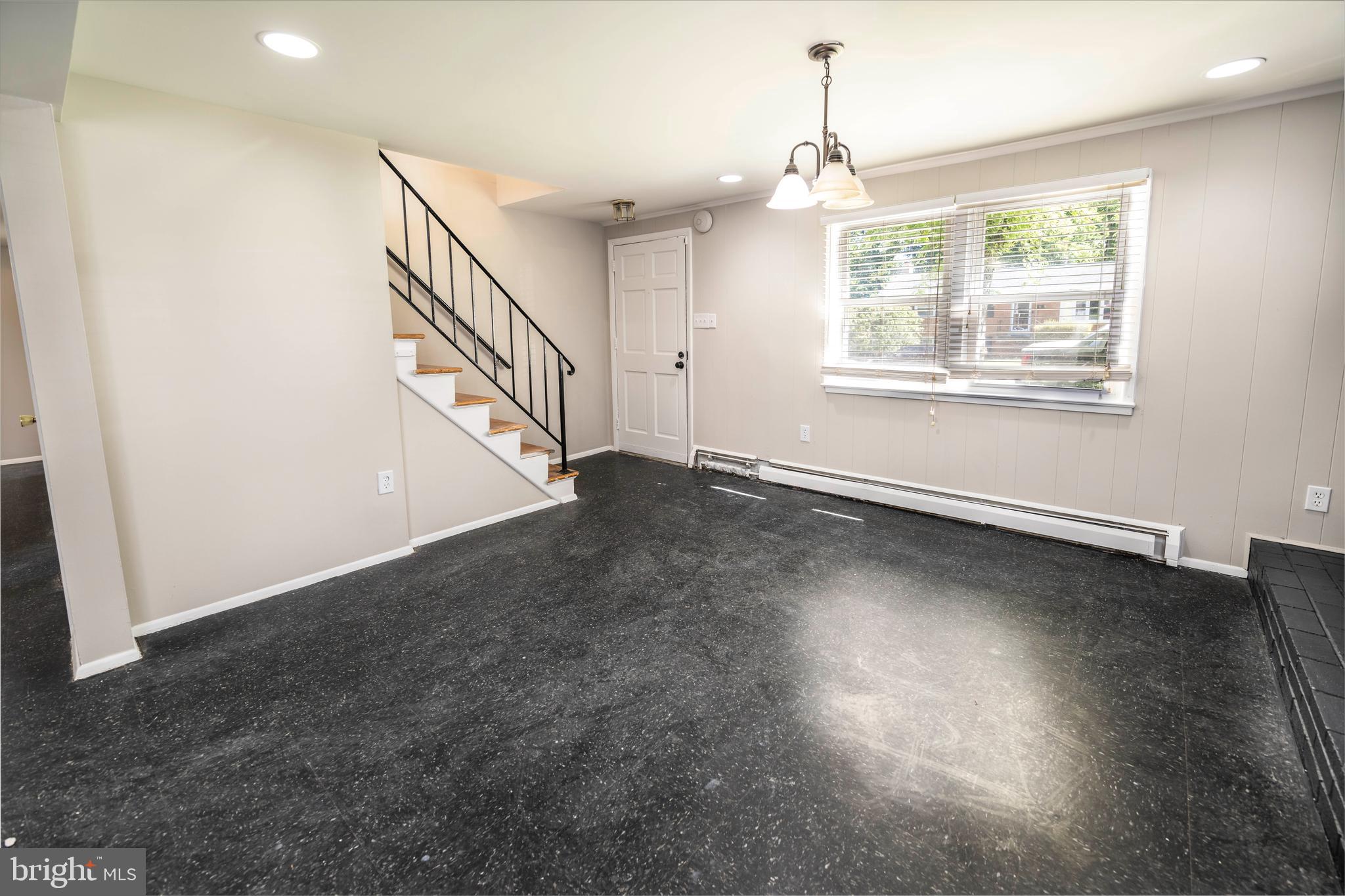 13628 Kingsman Road Woodbridge, VA 22193 - Photo 4 of 37 Entrance