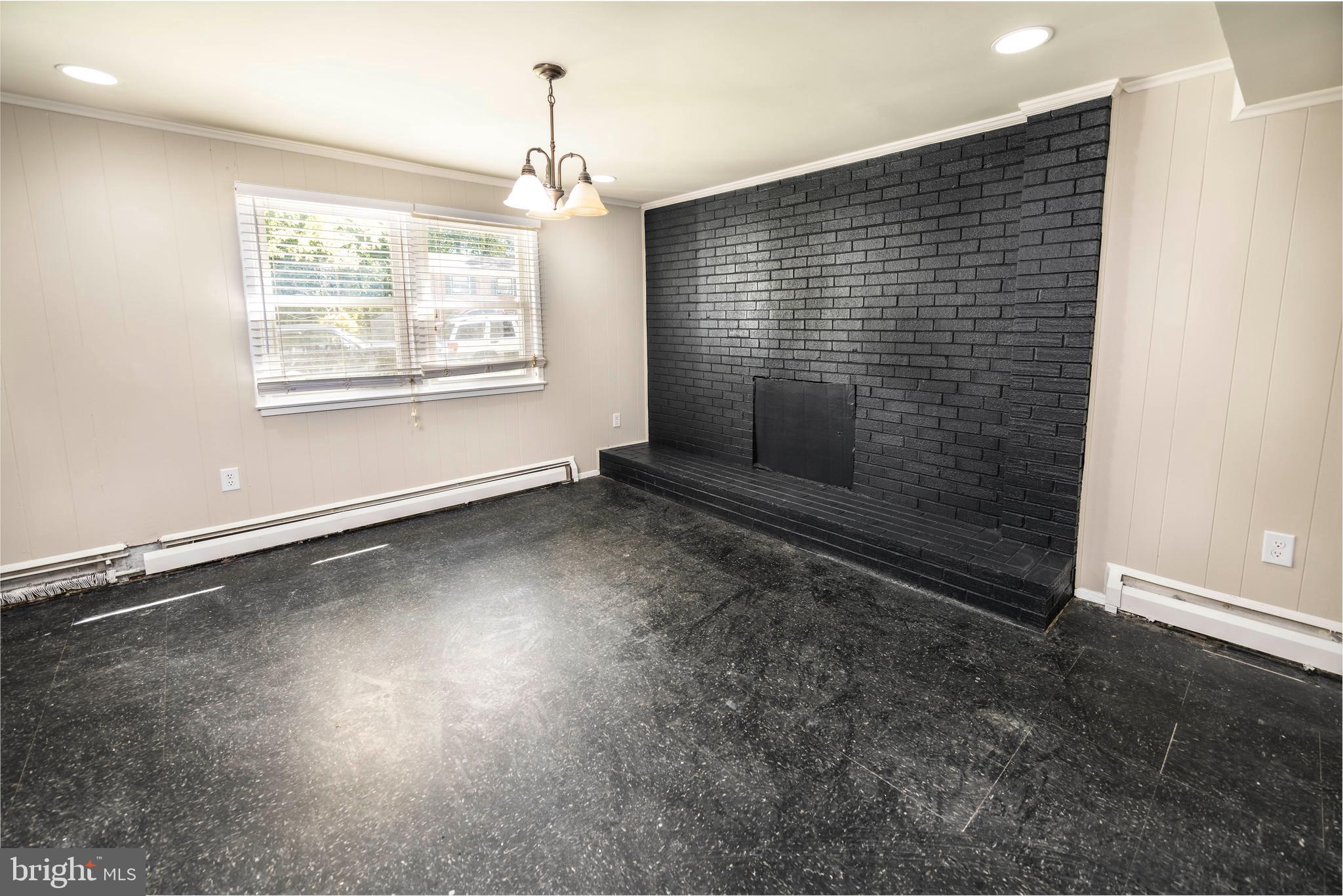 13628 Kingsman Road Woodbridge, VA 22193 - Photo 5 of 37 Family Room