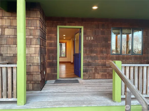$2,500 | 123 4th Street, Langley, WA 98260