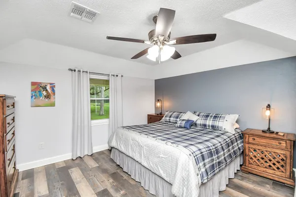 $534,900 | 20202 Deer Run Road, Damon, TX 77430