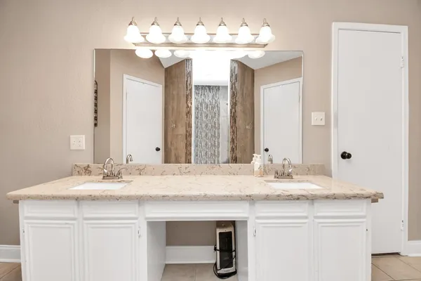 $534,900 | 20202 Deer Run Road, Damon, TX 77430