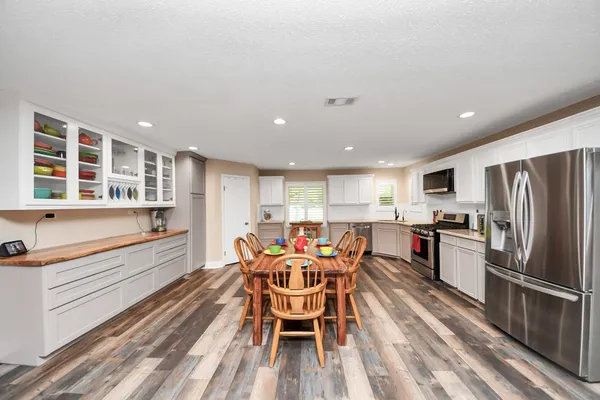 $534,900 | 20202 Deer Run Road, Damon, TX 77430