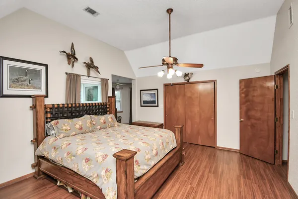 $534,900 | 20202 Deer Run Road, Damon, TX 77430